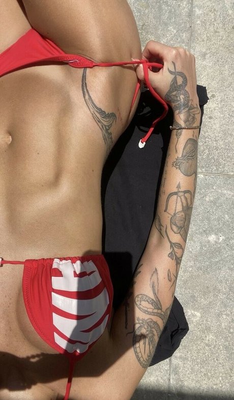 Manu Guglielmi onlyfans model images