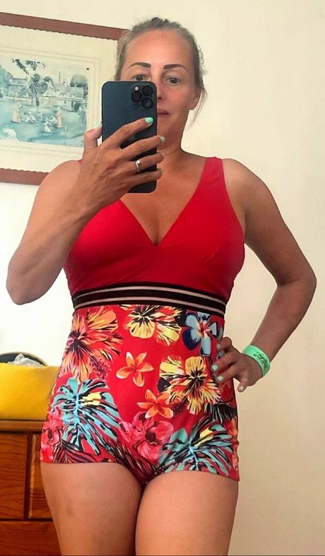 Sarah Cawood xxx onlyfans