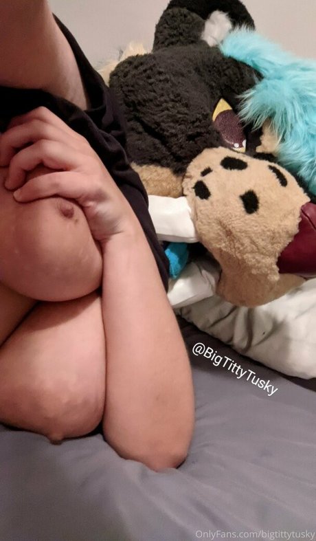bigtittytusky onlyfans nudes