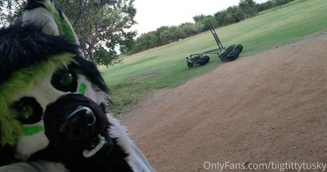 bigtittytusky onlyfans nude pics