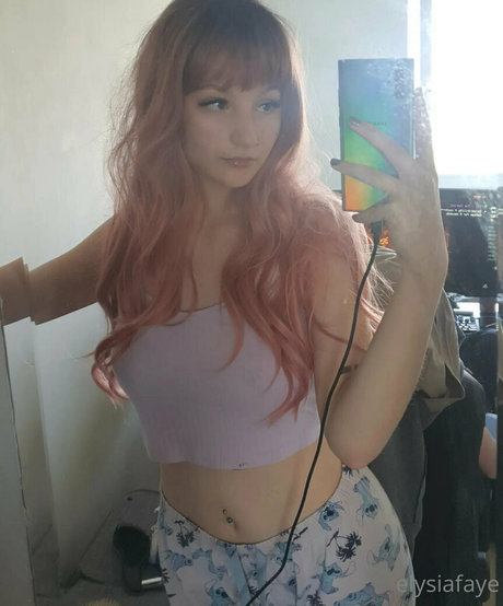 elysiafayex onlyfans model images