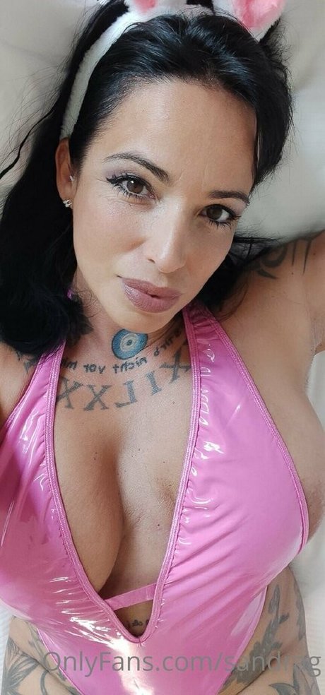 sandrag onlyfans striptease