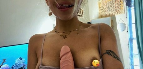 sofiafreaks leaked onlyfans nudes