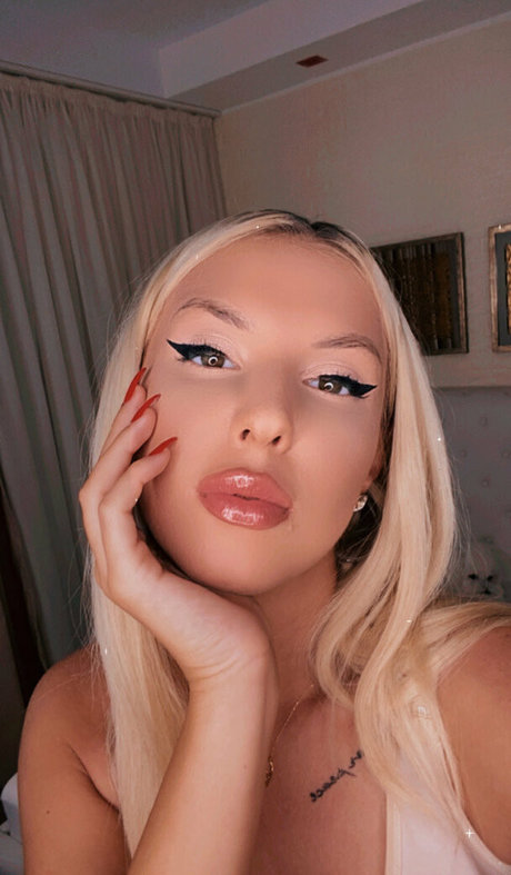 tonnia onlyfans public photos