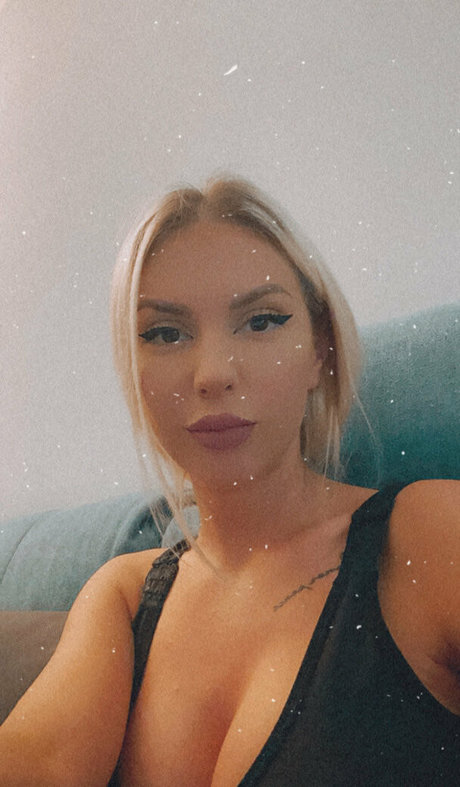 tonnia onlyfans leaked pics