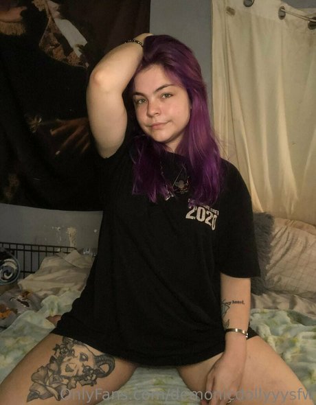 demonicdollyyysfw onlyfans model images