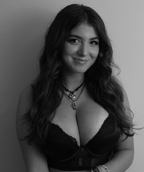 BustyBri xxx only fans