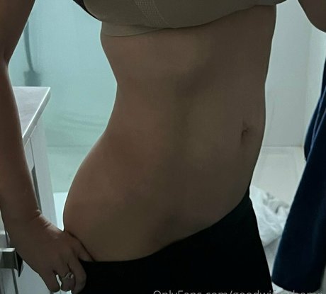 goodwifeathome nude onlyfans