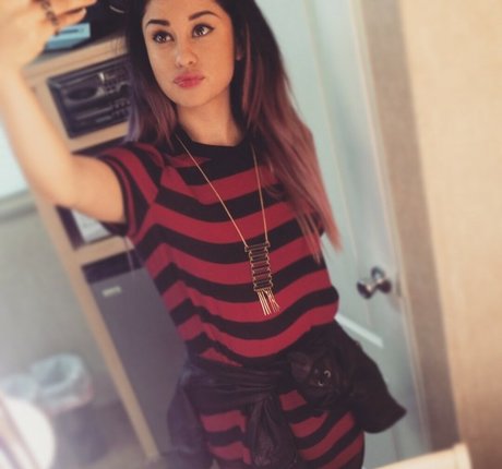 Yvette Monreal feet onlyfans