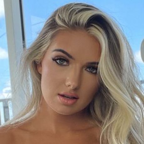 Shea Jones onlyfans model photos