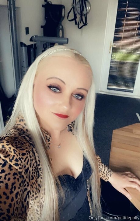 petitiepolly onlyfans photo