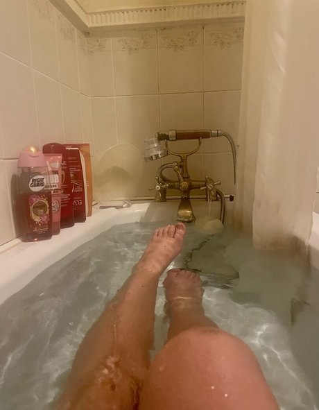 petitiepolly onlyfans leaked.