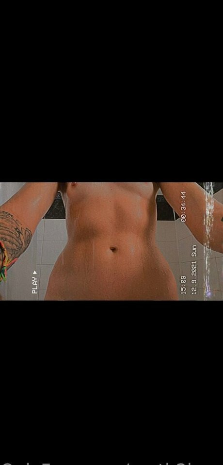 earth2hannahh nude onlyfans leaks