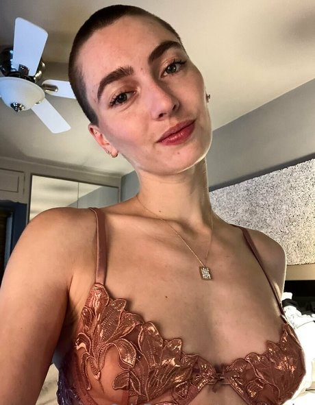 artemis sixx onlyfans x