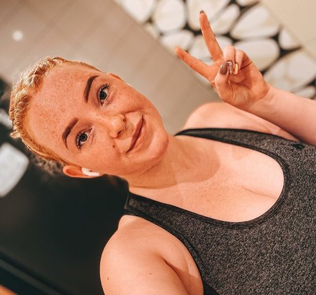 Sarah Neuhaus onlyfans nude leaks