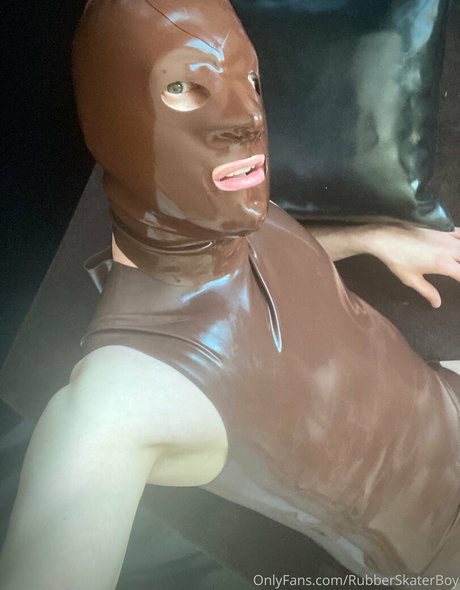 rubberskaterboy onlyfans leams