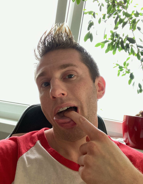 rubberskaterboy onlyfans nudes leak