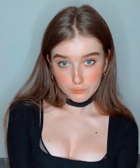 mycourtneyfrost leaks only fans