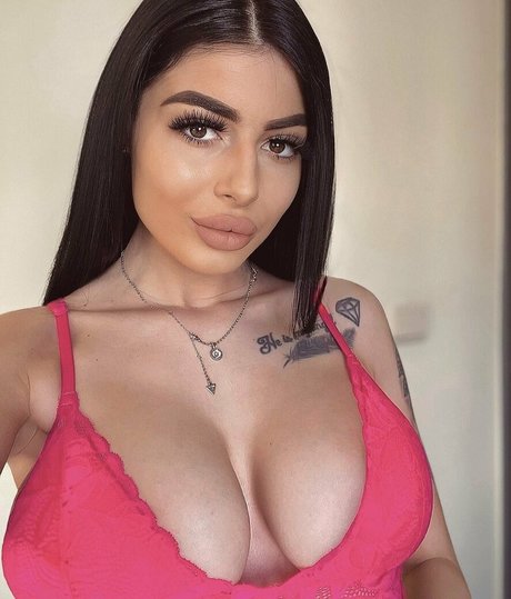 girlwithnojob18 onlyfans strip tease