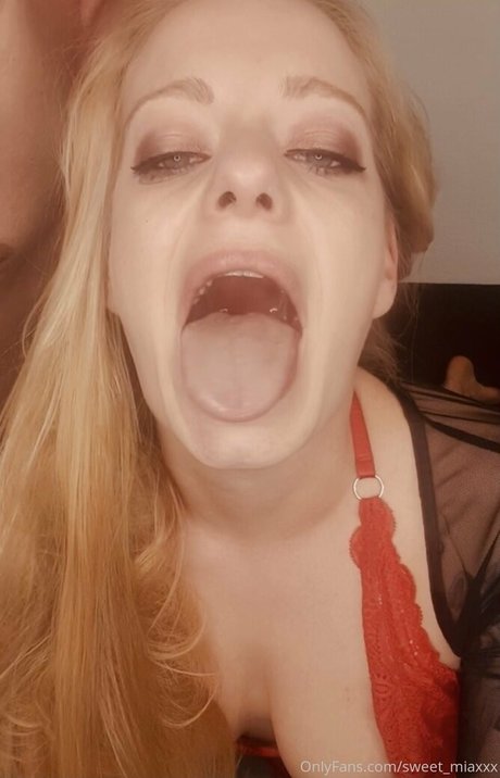 sweet miaxxx onlyfans striptease