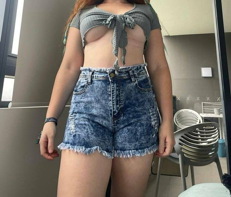 saskiastrips onlyfans xx