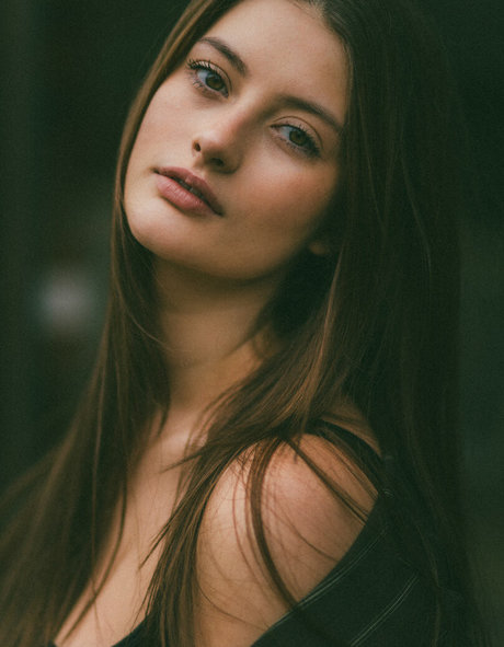 Ellie Weston desnuda onlyfans