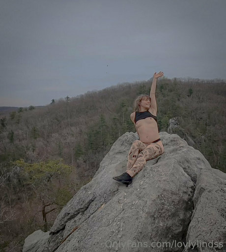 lovlylindss naked on onlyfans