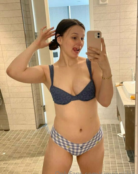 simplyskyla nude onlyfans leaked