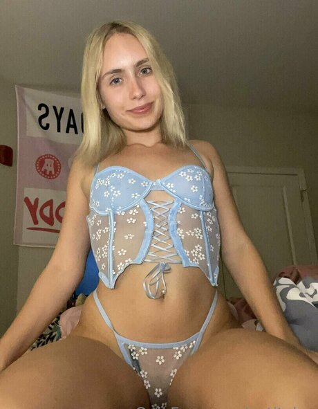 petitelux onlyfans page