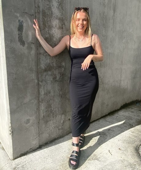 holliesworldd onlyfans picture