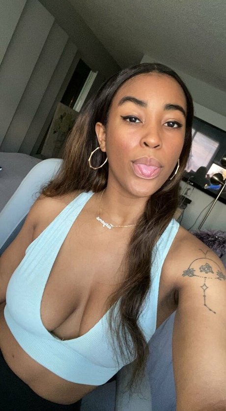 TatyMx onlyfans model