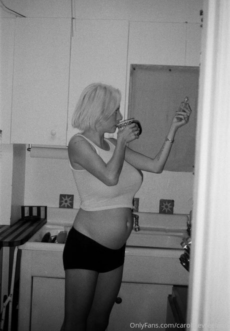 carolinevreeland onlyfans full