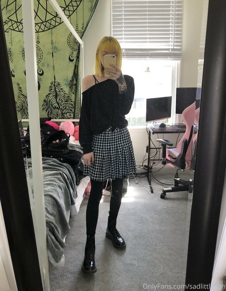 sadlittlesun onlyfans nude porn