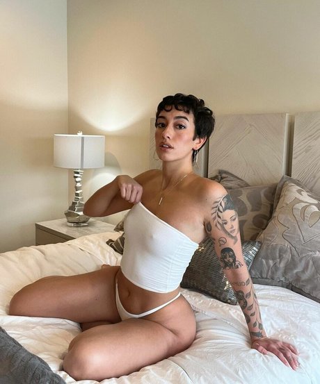 Gianna Evelyn onlyfans nide