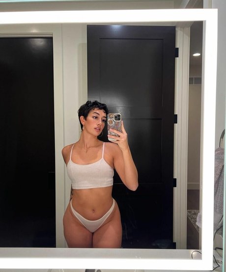 Gianna Evelyn nude only fans