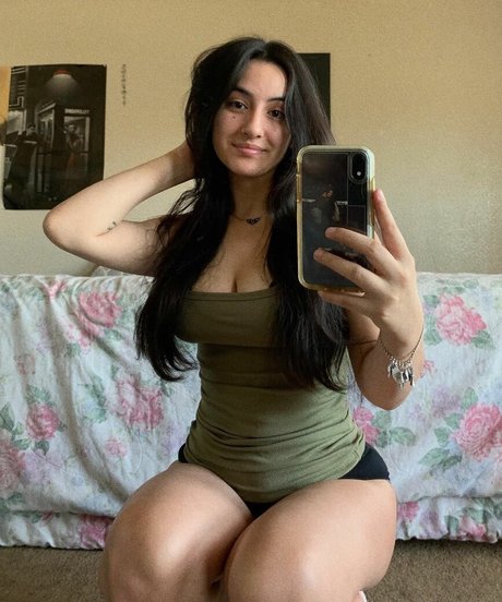 Anneiise nude onlyfans leaked