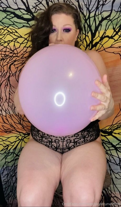 alexiskylecurvesfree naked onlyfans leaked