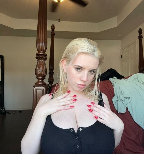 Xohalz444 onlyfans explicit content