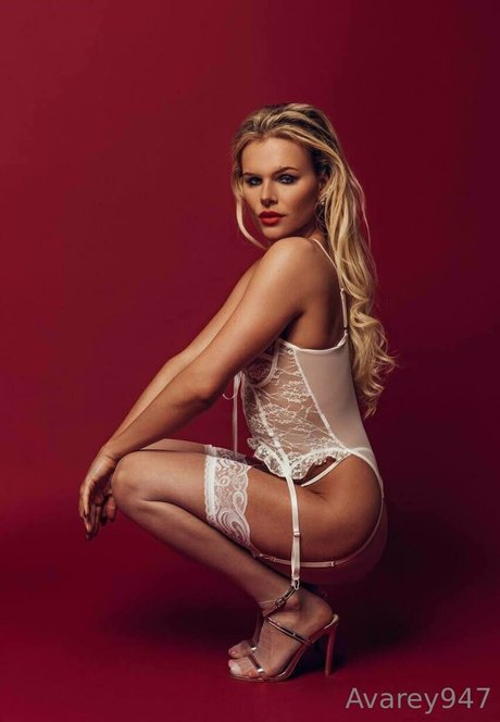 avarey947 onlyfans sextape leak