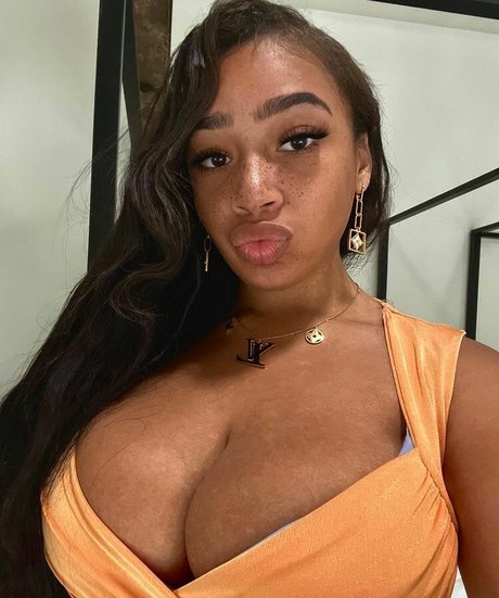Lexxiibaebie onlyfans tits