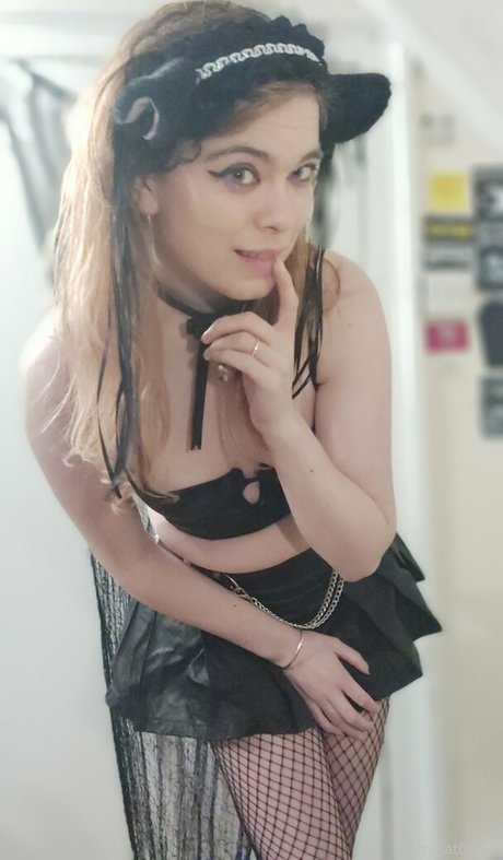 naughtylittlekitten93 onlyfans naked