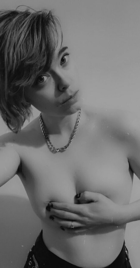 naughtylittlekitten93 leaked only fans