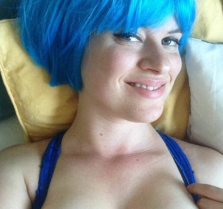 Allie Goertz onlyfans strip