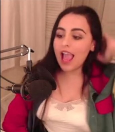 Alliebeemac onlyfans tits