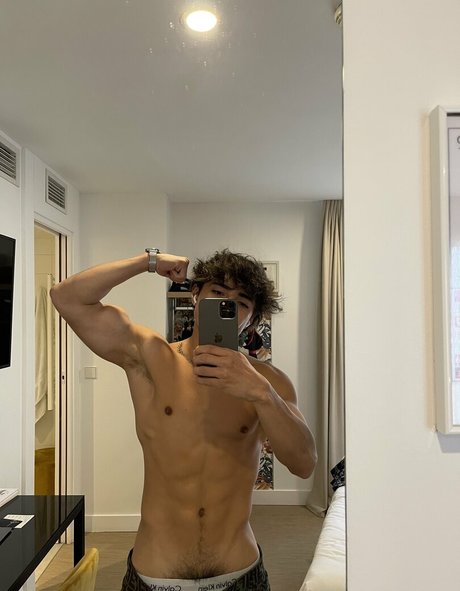 prettyboyaedan onlyfans desnuda