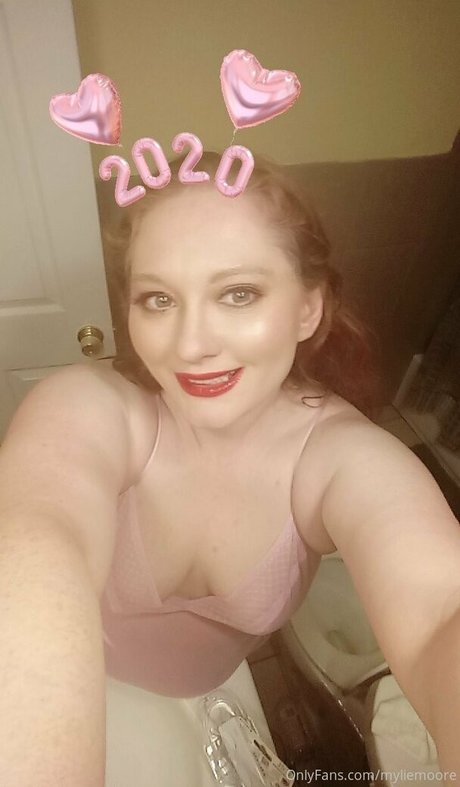 myliemoore onlyfans boobs