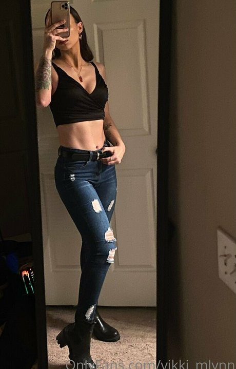 Vikki Mlynn onlyfans leak ass