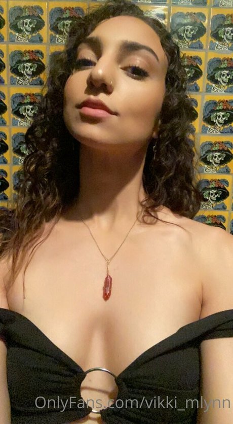 Vikki Mlynn onlyfans model