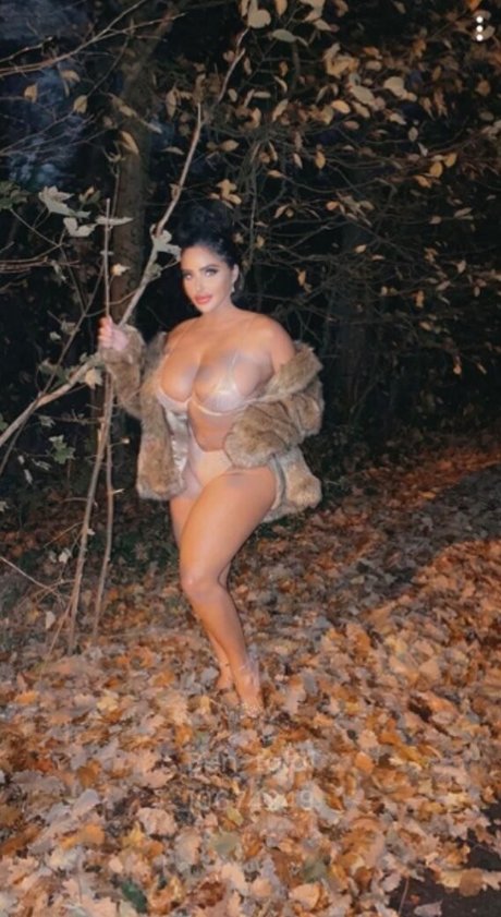 Anais Bragadias onlyfans leaked tits