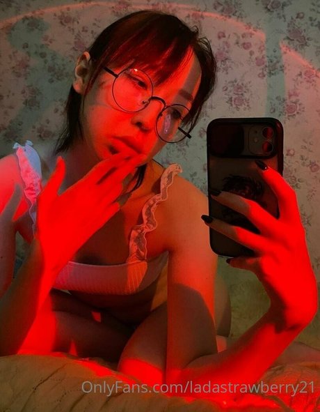 ladastrawberry21 leaked only fans